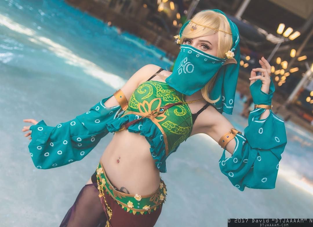 Videogame cosplay by Rolyat, Female Link Gerudo from Legend of Zelda