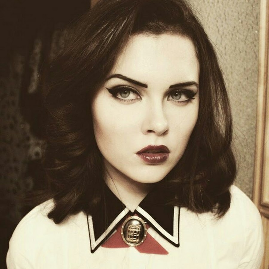 Video game cosplay of Ilona Bugaeva, Elizabeth from Bioshock Infinite