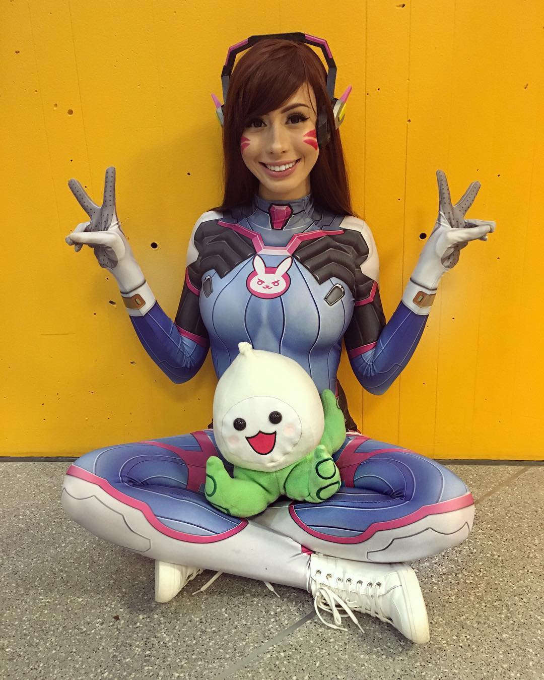 Comic book and video game cosplay of Elise Laurenne, D.Va from Overwatch